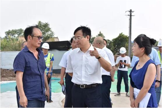 鐘書記走訪國際醫(yī)學項目現(xiàn)場，冒酷暑、送服務、解難題