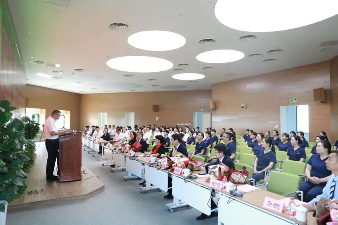 陽光網(wǎng)—昔日并肩戰(zhàn) ，今日敘佳緣 隨州市中心醫(yī)院到國際醫(yī)學中心醫(yī)院參觀交流