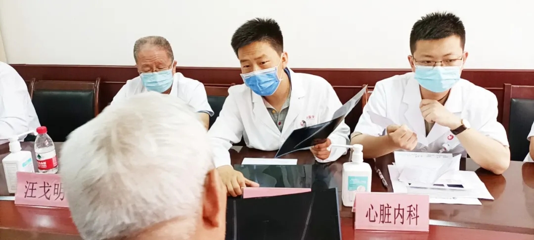 西安國際醫(yī)學中心醫(yī)院開展“致敬老黨員、老革命”義診活動