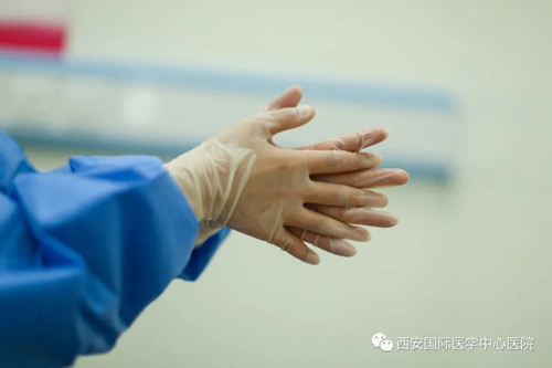 49秒！她的手，已接種了13230人