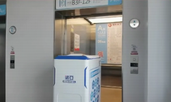 機(jī)器人成精啦！送藥還會(huì)坐電梯